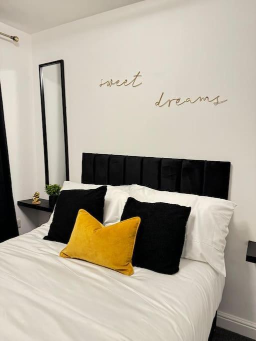 Luxury Cozy 3 Bed Apartment 5Mins From City - Free Parking! Nottingham Exterior photo
